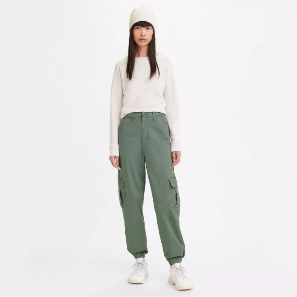 Levi’s High-Waisted Cargo Pants Size 26
